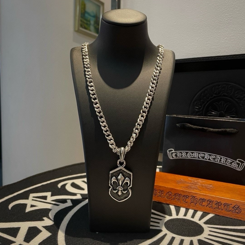 Ch*0me He**ts necklaces